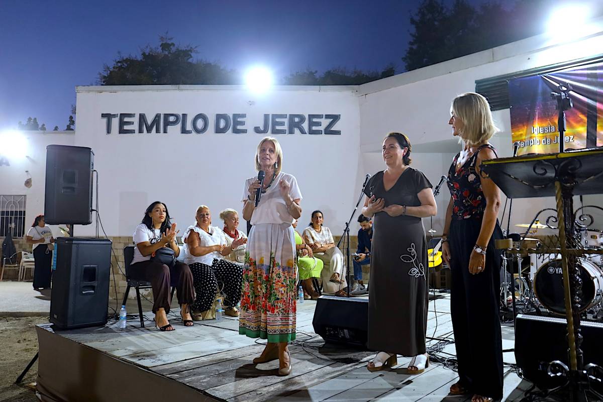 La alcaldesa acude a las jornadas de la Iglesia Evangélica, poco después de recibir el premio 'Amigo de los protestantes': "Jerez es una ciudad diversa"