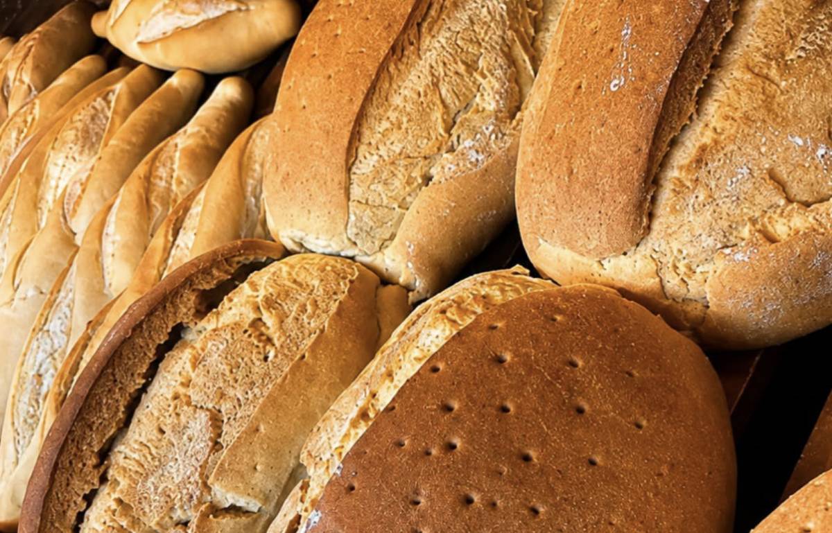 El pan de leña que amasa la historia de Jerez: las teleras de una venta con más de cuatro siglos de vida, la tercera más antigua de España