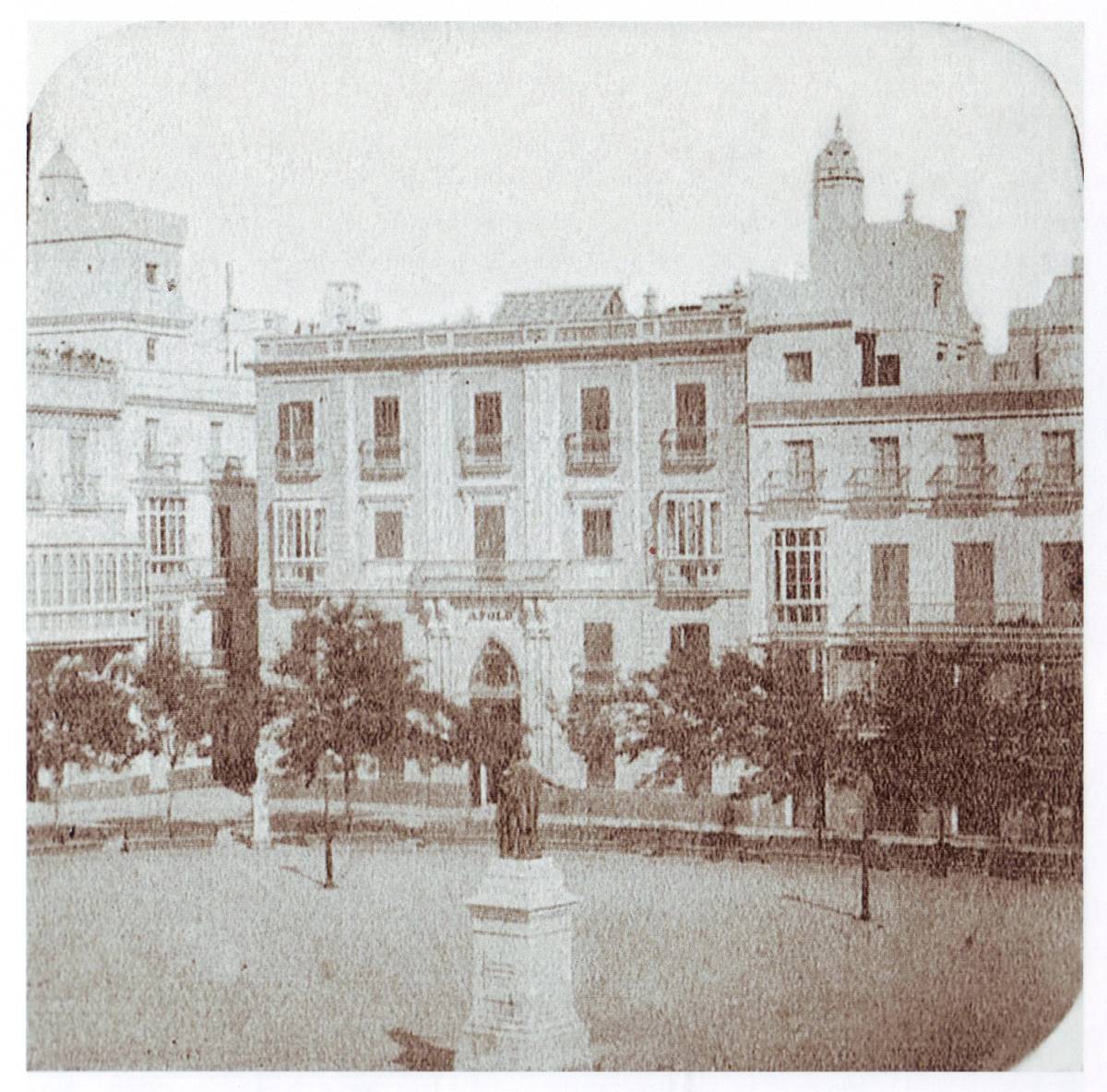 Plaza de la Constitución y estatua de Lucio C. Balbo, Luis Masson, Estéreo, 1858-60. Garófano, R. (2024); p. 137. - Plaza de la Constitución y estatua de Lucio C. Balbo, Luis Masson, Estéreo, 1858-60. Garófano, R. (2024); p. 137.
