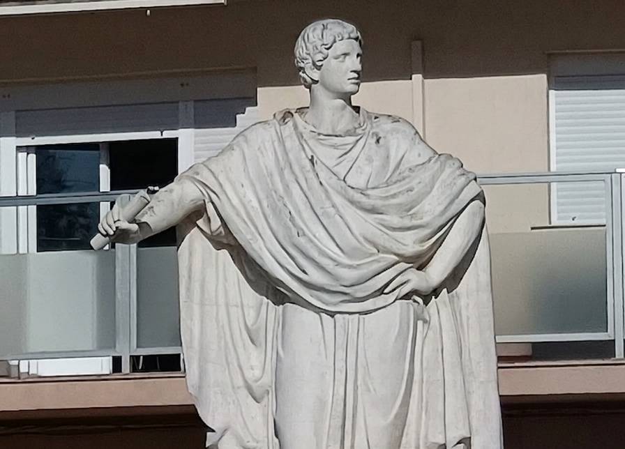 Estatua de Balbo, el Menor, detalle del torso. - Estatua de Balbo, el Menor, detalle del torso.