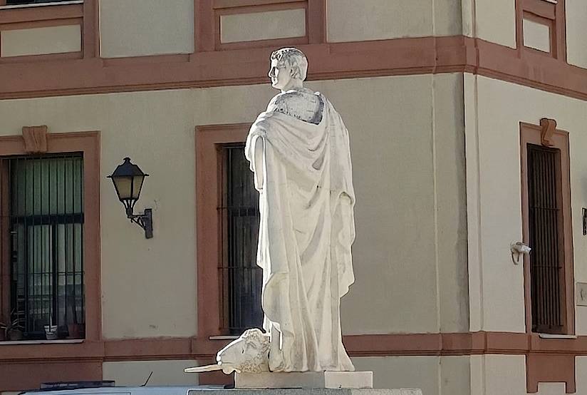 Estatua de L.C. Balbo, el Menor, visión angular izquierda. - Estatua de L.C. Balbo, el Menor, visión angular izquierda.