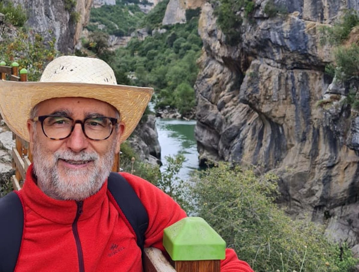 Víctor Ortiz Somovilla en plena naturaleza. - 