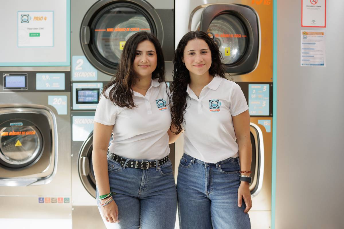 Dos hermanas estudiantes en la UCA montan una lavandería en San Fernando: unos 1.500 militares como clientes potenciales