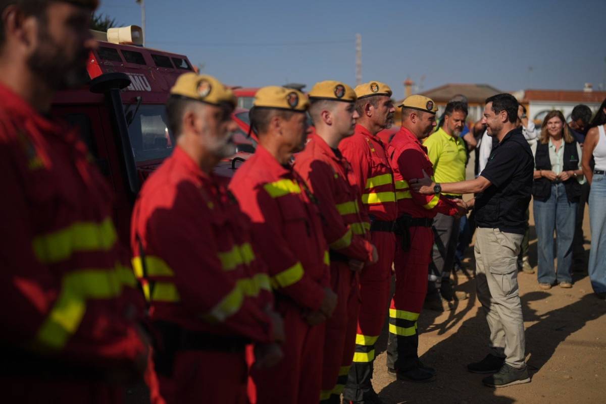Última hora del macroincendio en Niebla, al que Moreno califica de "bestia nunca antes vista": otros 114 vecinos pueden volver a sus casas
