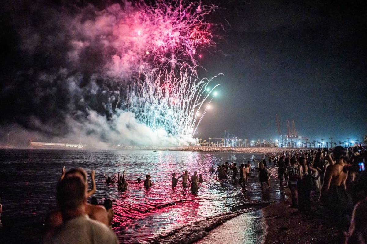 El sector de la pirotecnia rechaza las prohibiciones en Andalucía de petardos y fuegos artificiales por los incendios: 