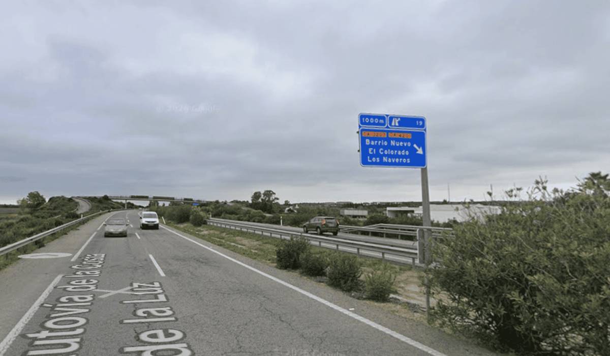 Un accidente complica la entrada a Chiclana en pleno 15 de agosto: un kilómetro de retenciones en la A-48