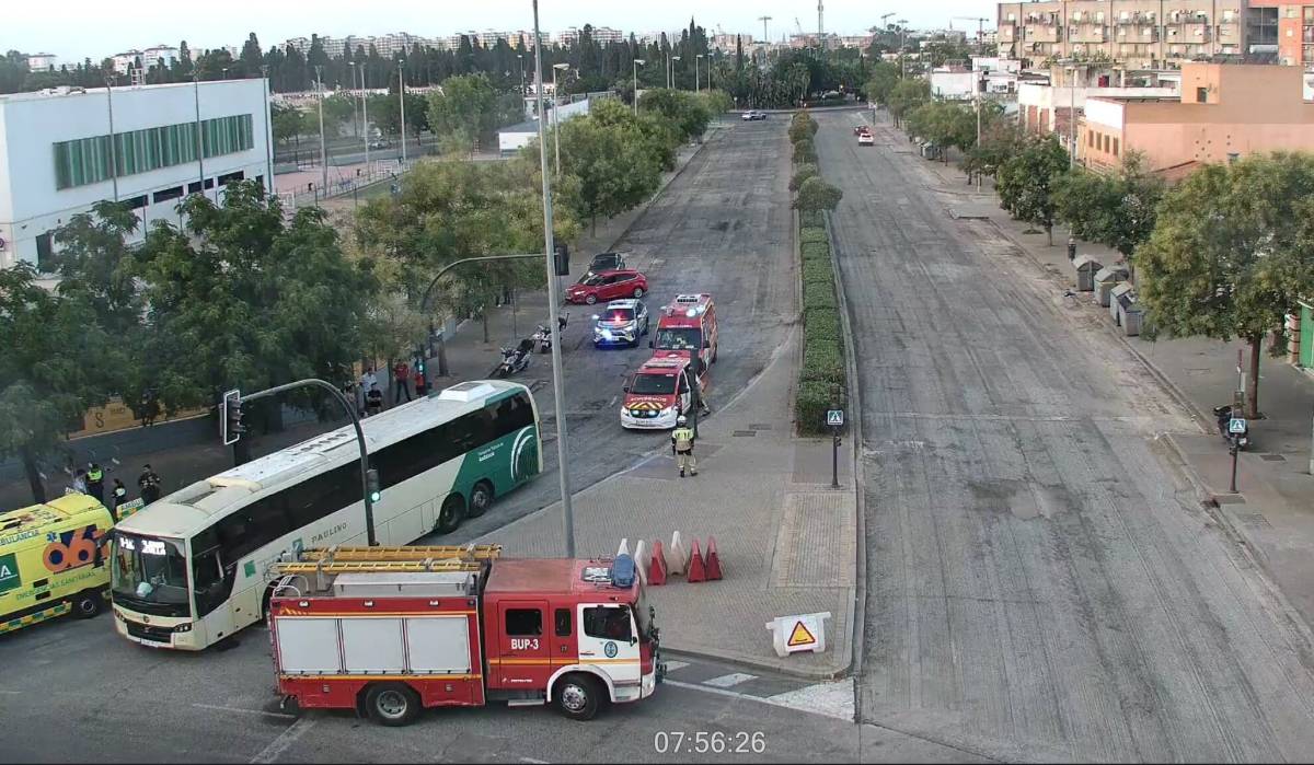 Muere una mujer de 79 años en Sevilla tras el choque de un autobús