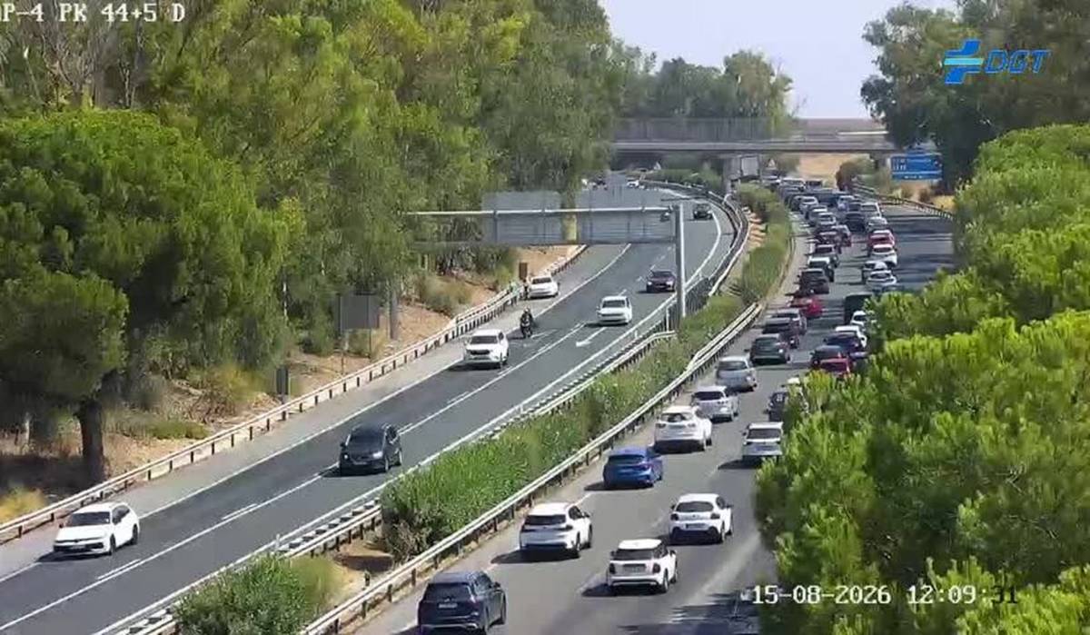 Problemas en cadena en la AP-4 de Sevilla hacia Cádiz en pleno festivo del 15 de agosto