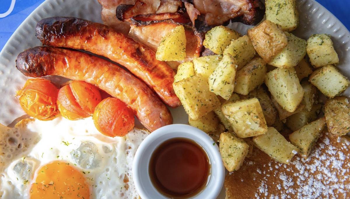 'Almuercico' playero en TK3, un mítico bar de El Puerto en El Manantial: reservas con una semana de antelación para desayunar 