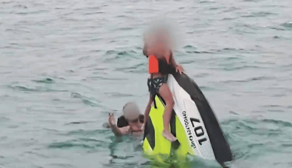 Un padre y sus dos hijos menores, más de 16 horas a la deriva en el mar tras volcar su moto de agua