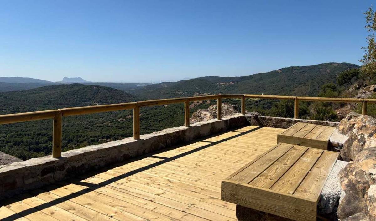 Castellar renueva su mirador con vistas a Gibraltar y África - Castellar renueva su mirador con vistas a Gibraltar y África
