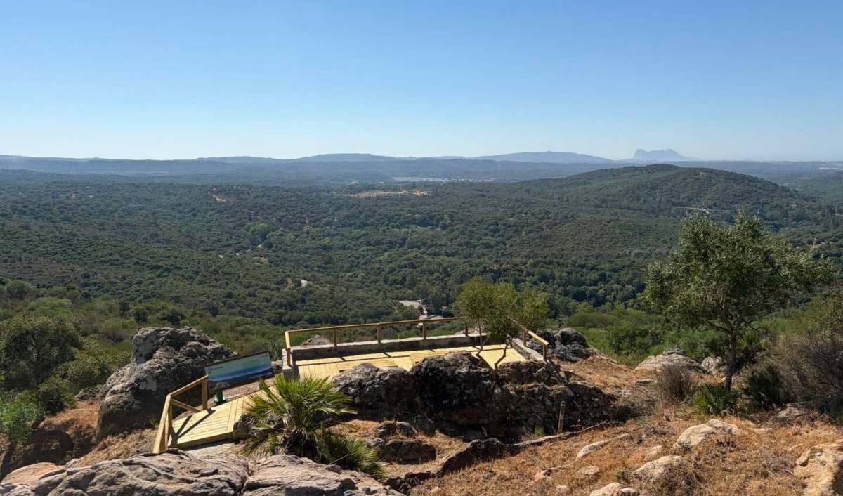 Castellar renueva su mirador con vistas a Gibraltar y África - Castellar renueva su mirador con vistas a Gibraltar y África