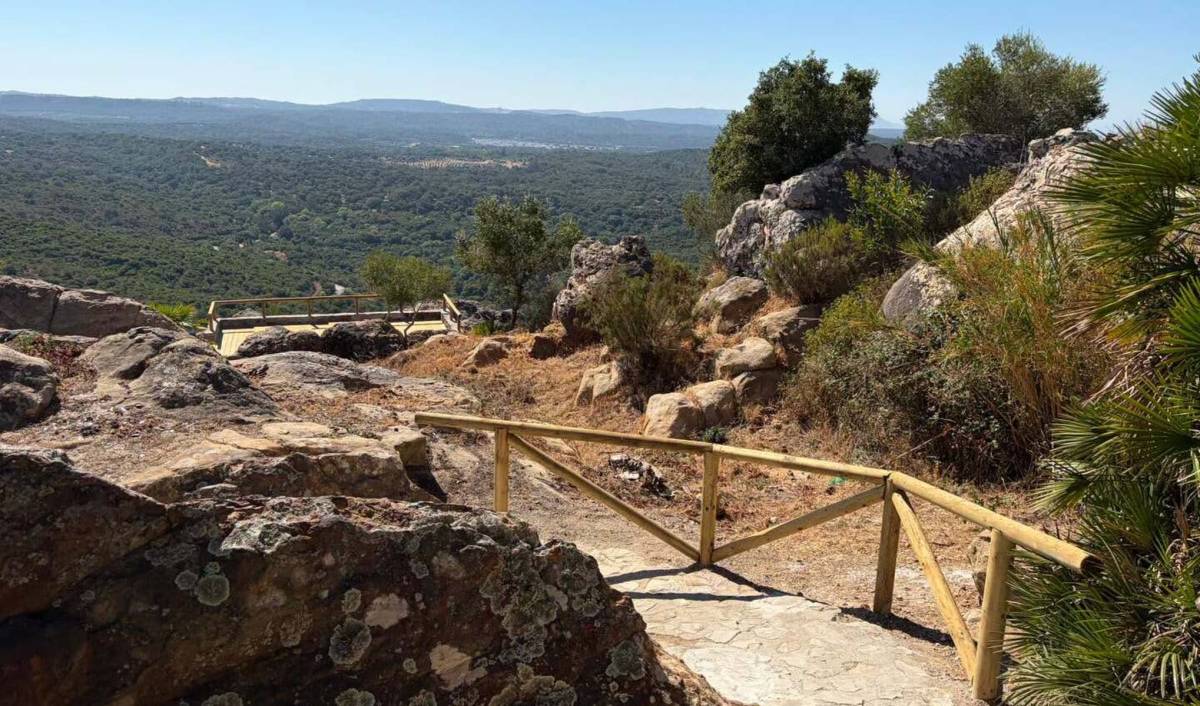 Castellar renueva su mirador con vistas a Gibraltar y África - Castellar renueva su mirador con vistas a Gibraltar y África