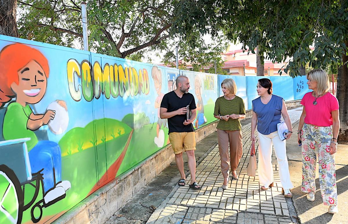 El mural que pone color a uno de los colegios más integradores de Jerez, en el Polígono: "Con el arte también se puede formar en valores"