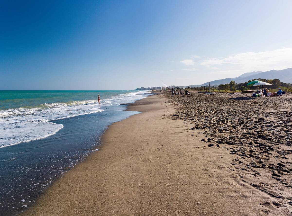 Prohibido el baño en seis playas de Málaga en pleno verano