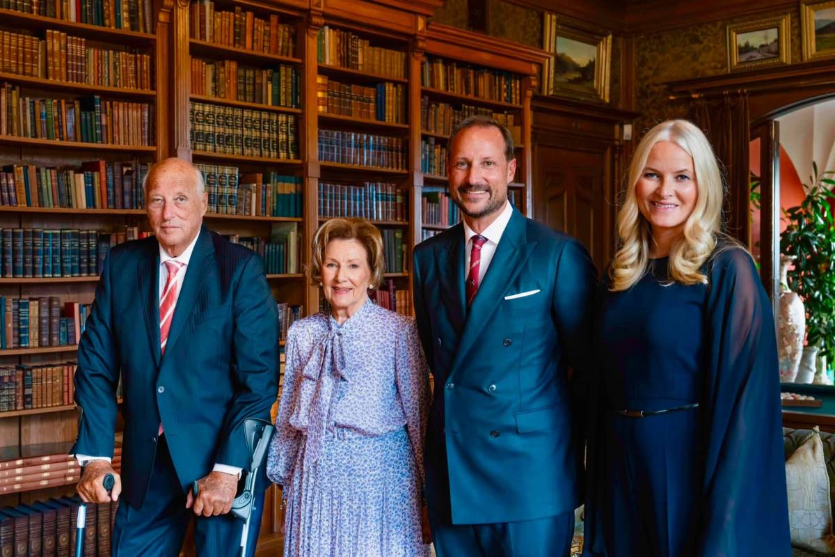 El Rey Harald de Noruega (89 años) renuncia temporalmente al ser ingresado de urgencia: un año 'horribilis' para la corona nórdica