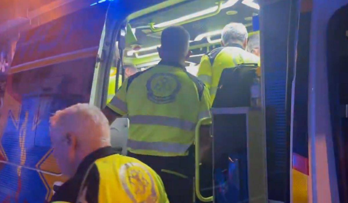 Una mujer, apuñalada repetidamente en plena calle en Madrid presuntamente por su pareja
