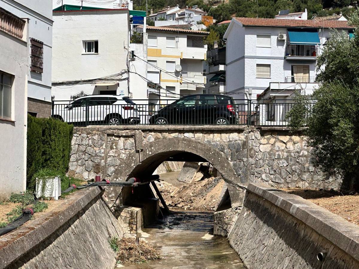 Ubrique prepara una gran obra contra las inundaciones: estudia demoler un puente 