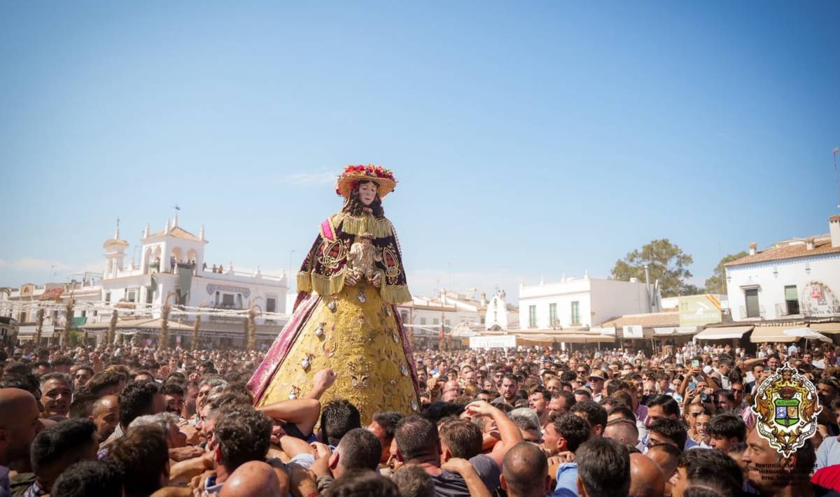 Sorpresa en El Rocío: pese al calor, la Virgen adelanta su salida y pone rumbo a Almonte
