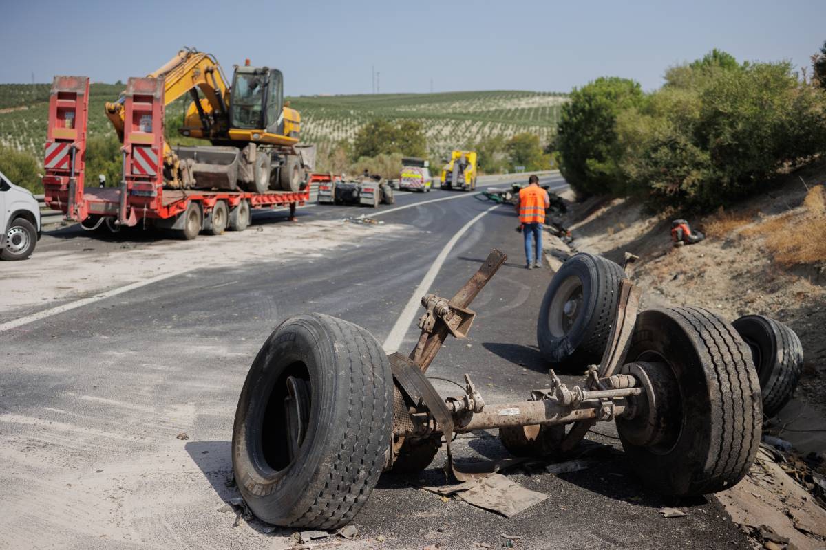 Así ha quedado la N-4 en Jerez tras el accidente frontal entre dos camiones