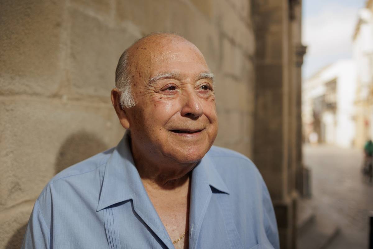PACO GONZÁLEZ COFRADE EJEMPLAR