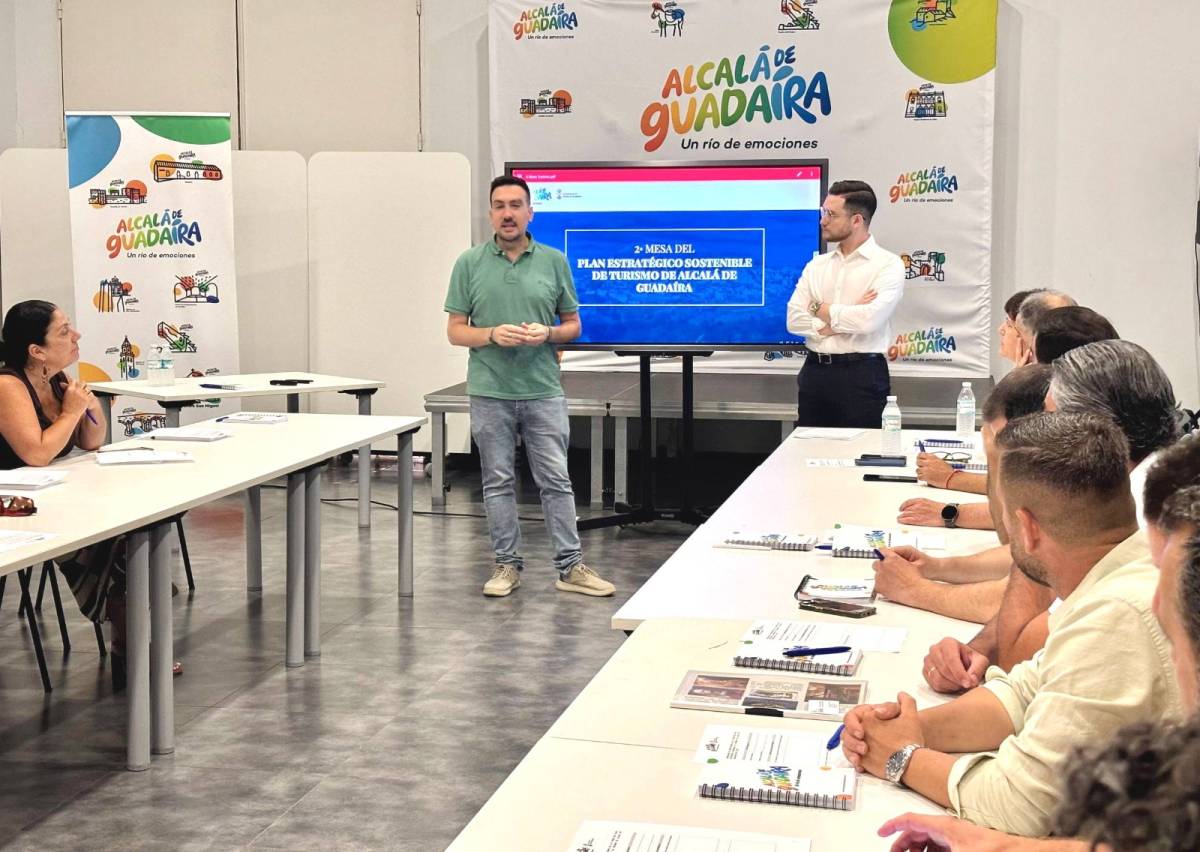 Reunión en la Harinera del Guadaíra.
