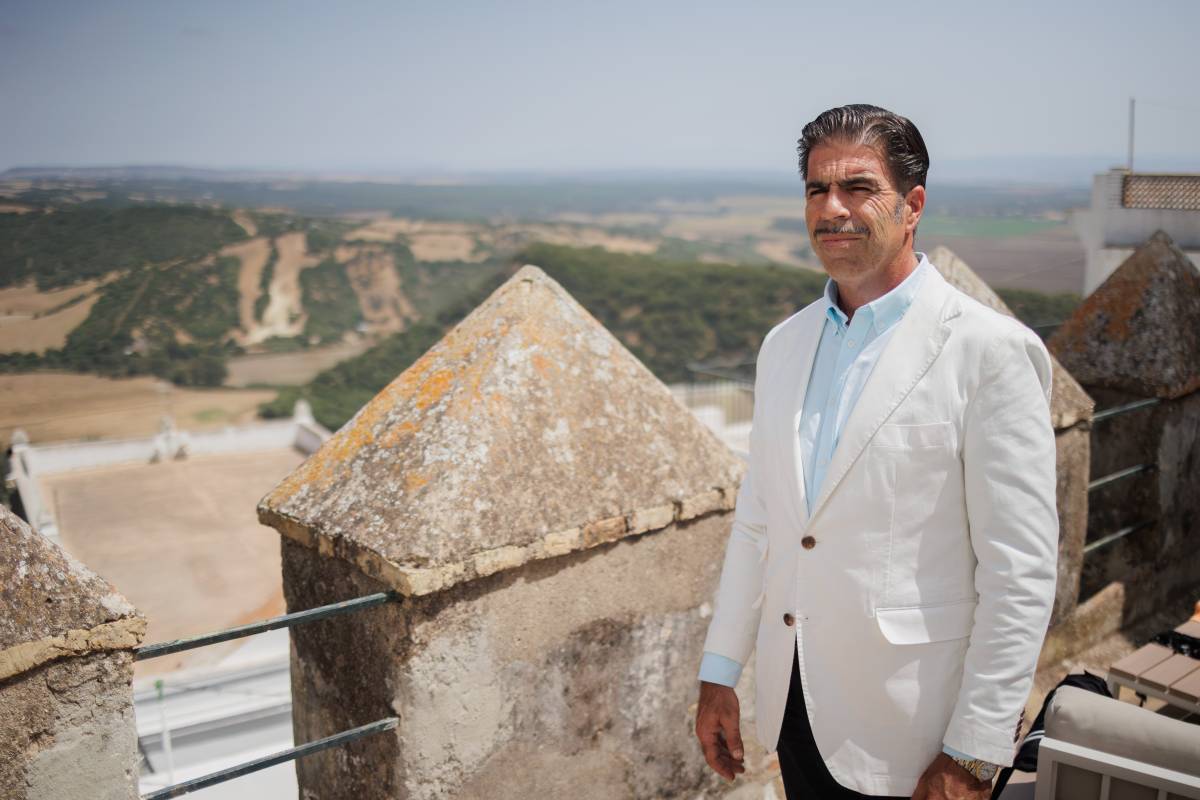 Quién es el empresario sevillano que quiere invertir 10 millones en Vejer para crear una colección de hoteles boutique