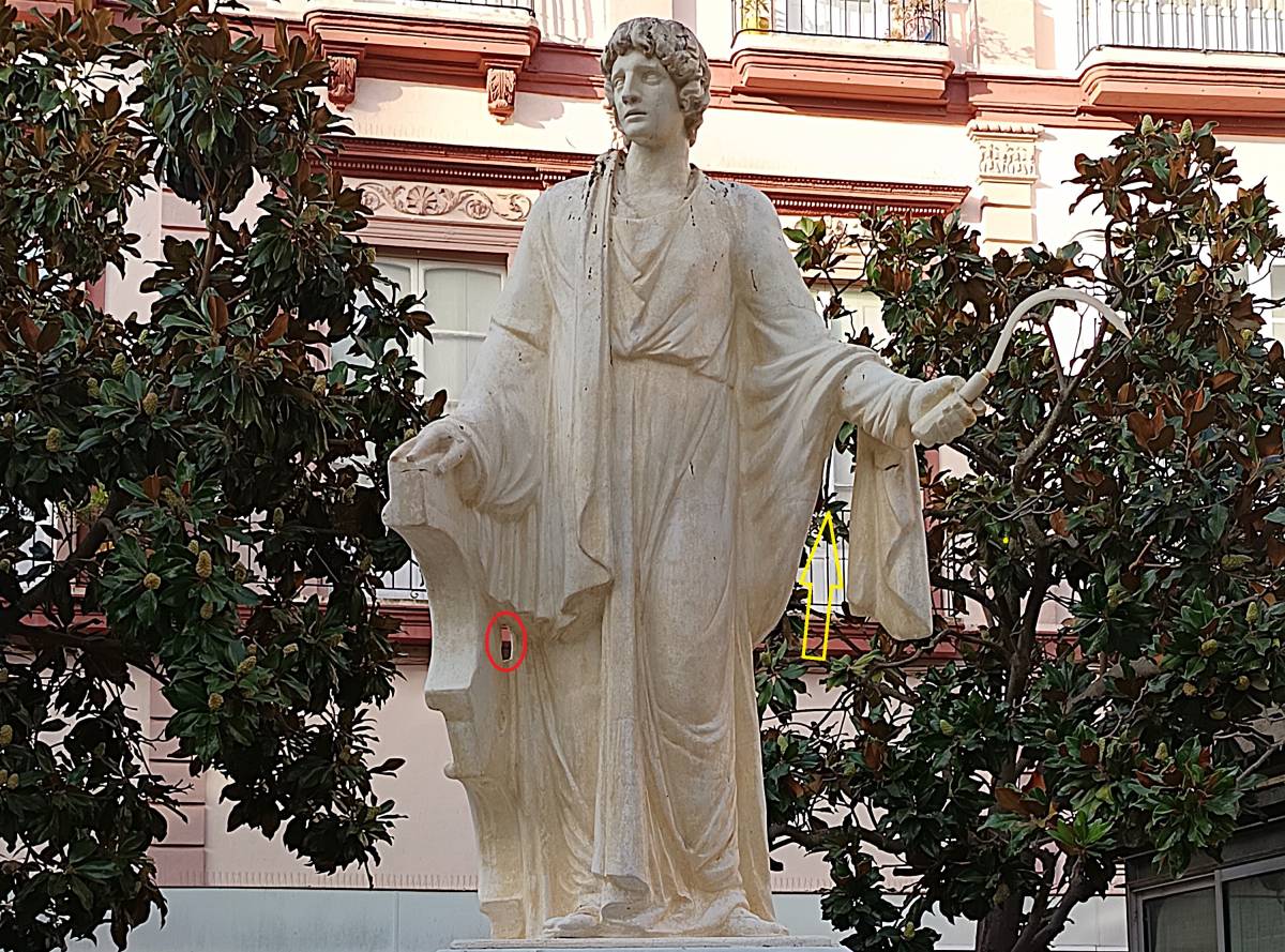 Escultura de Columela, espacios abiertos.