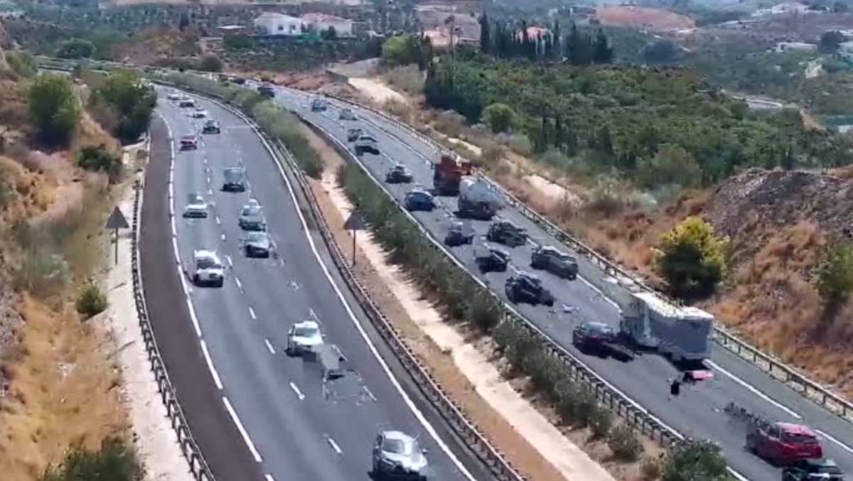 Hallan muerto a un hombre de 36 años dentro de un coche en una autovía de Málaga