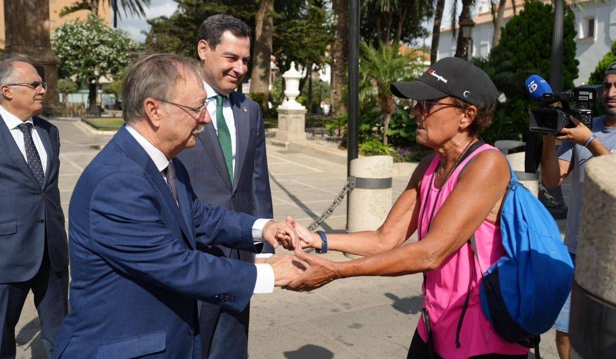 Moreno acude a Ceuta y pide la devolución de los inmigrantes a Marruecos: 