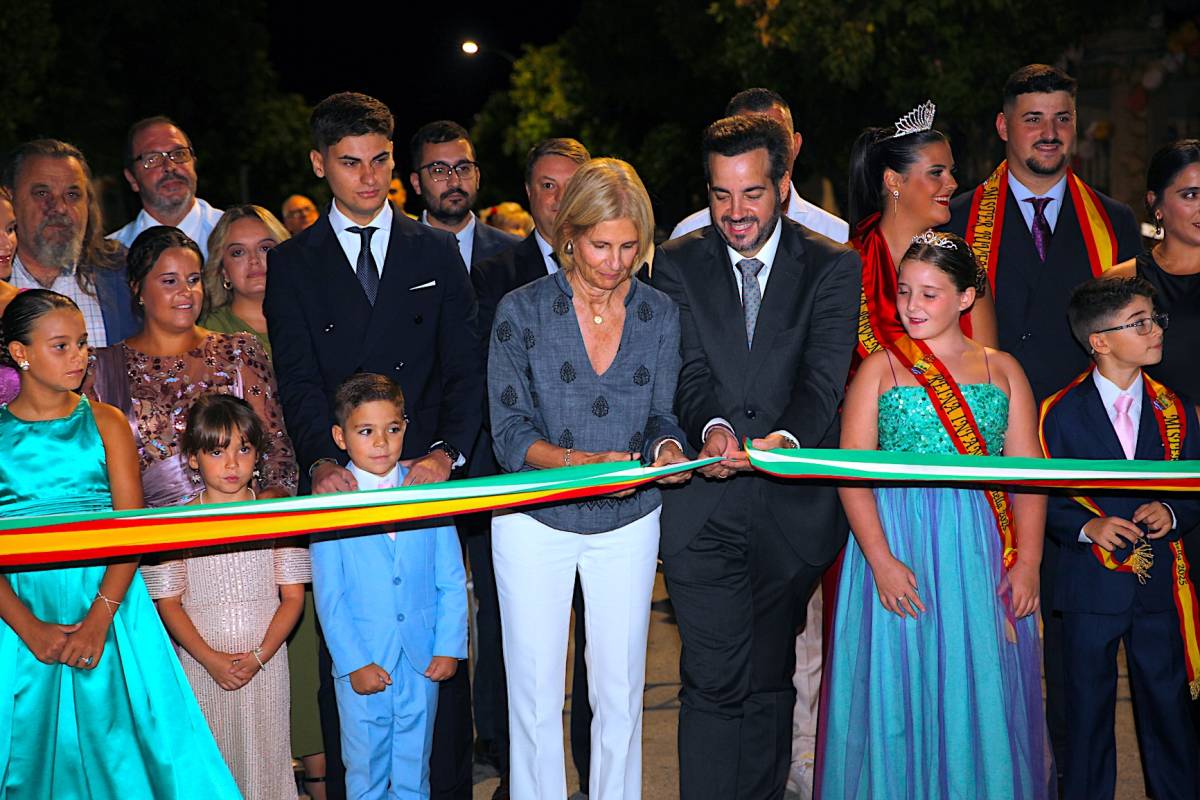 Estella del Marqués arranca su feria con el alumbrado y un plan cargado: cucaña, encierro con vaquillas y conciertos como Raya Real