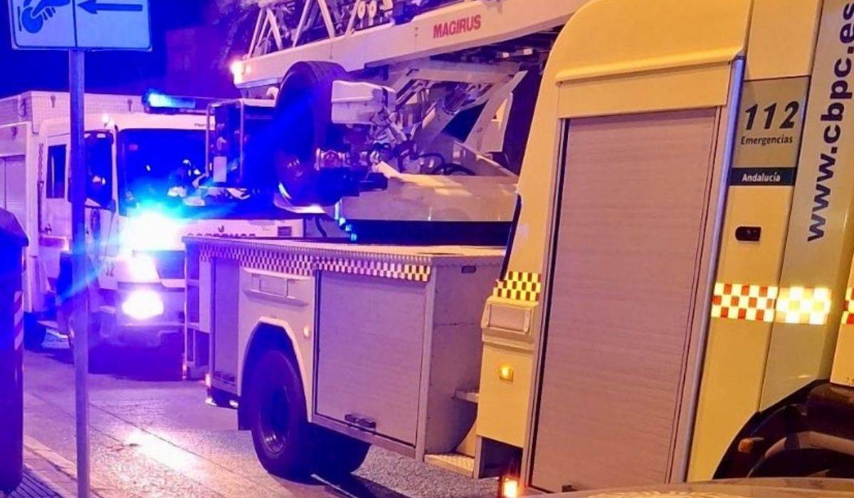 Arde una moto y el fuego alcanza a un coche y seis bicicletas en Jerez