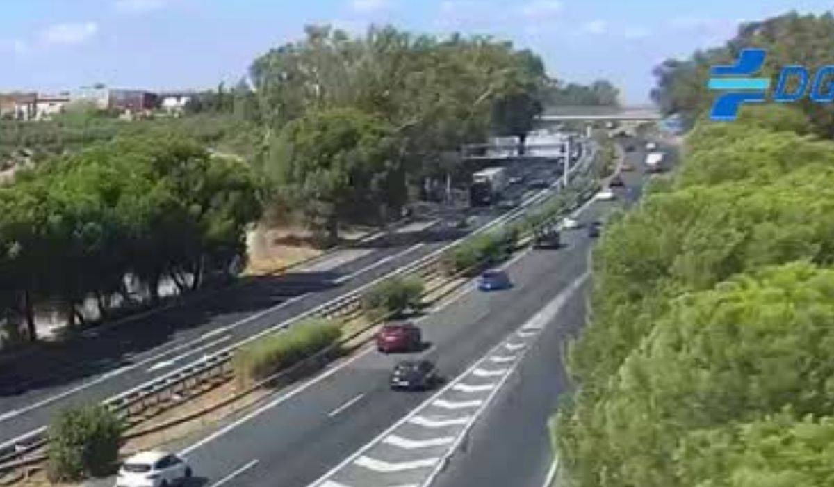 Nueva tarde de caos de verano en la AP-4 entre Sevilla y Jerez: 25 minutos de retraso por varias incidencias en unos 20 kilómetros