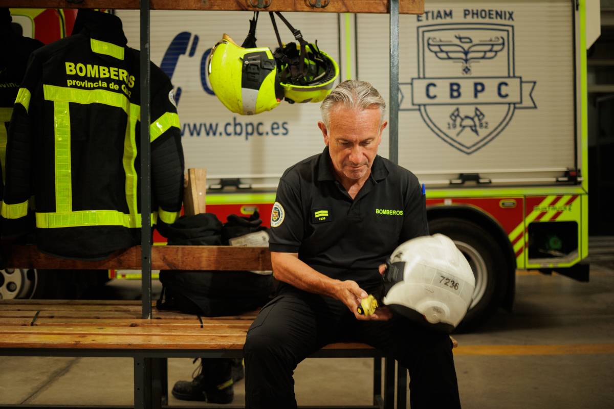 FERNANDO BOMBERO CADIZ INCEDIO AVILA