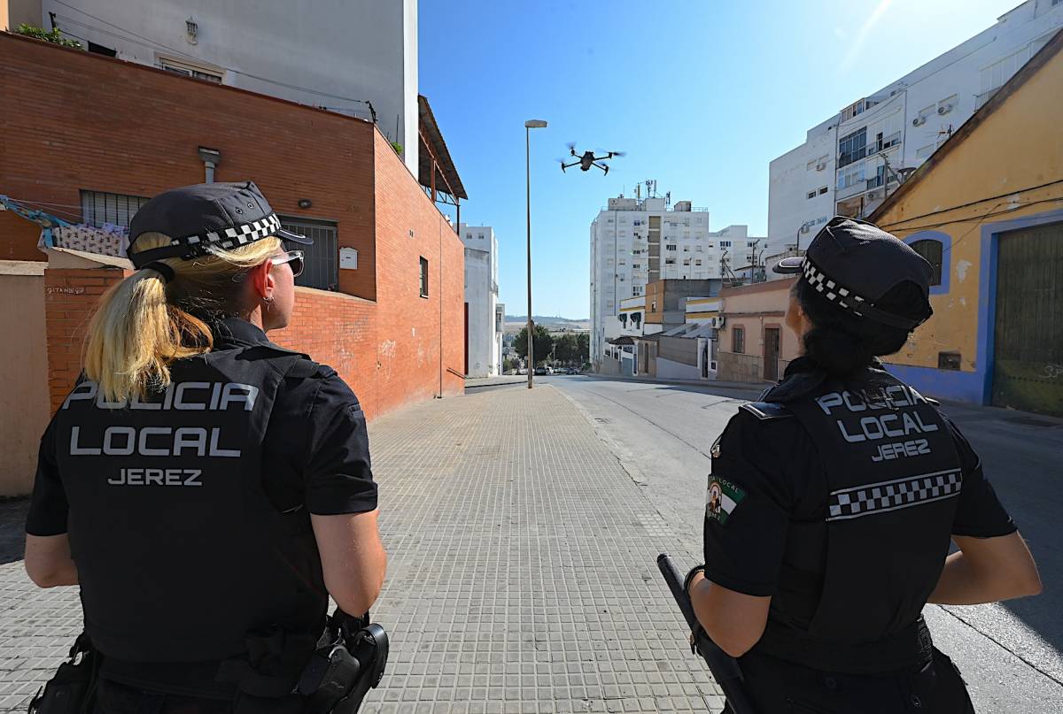 Un "patrullaje aéreo" en Jerez, estos días.
