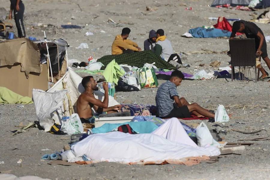 Ceuta, tres semanas después de la entrada masiva de migrantes: centros llenos y tensión con Marruecos, que reclama también Melilla