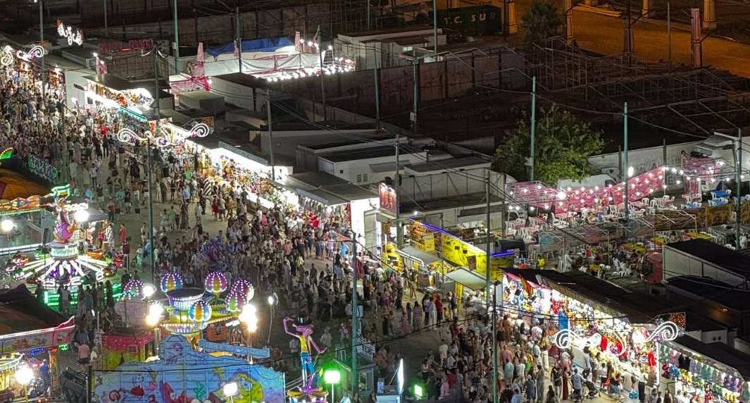 Un joven da un botellazo en la cabeza a otro en la Feria de Málaga tras una discusión con insultos transfóbicos