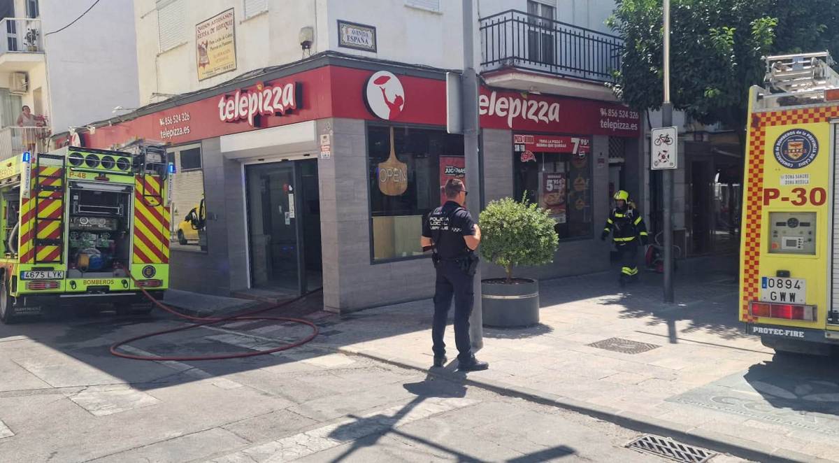Un horno en llamas en un Telepizza de la Sierra de Cádiz