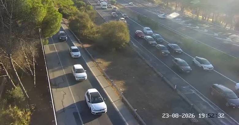 Más de seis kilómetros de retenciones en la AP-4 este domingo en la vuelta de las playas desde Cádiz a Sevilla