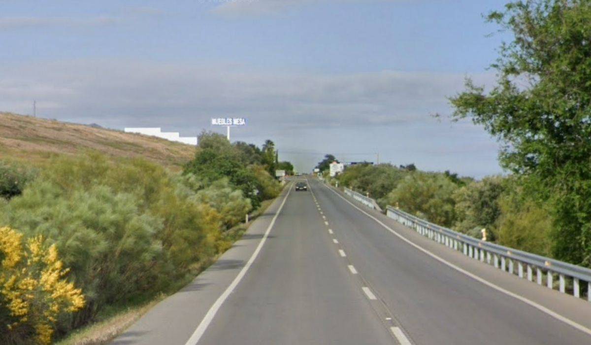 Cinco jóvenes de entre 20 y 27 años, heridos en Córdoba tras una choque frontal con vuelco y atrapados
