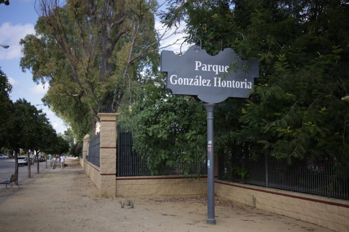 La nueva vida del histórico cartel del restaurante El Bosque de Jerez tras haber sido retirado por el Ayuntamiento