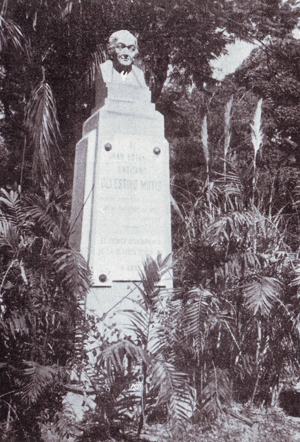 Monumento José Celestino Mutis, foto tomada de Guillén Rosón, M. (1960), p 41. 