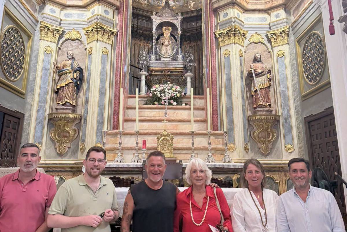 Alejandro Sanz visita a la patrona de Alcalá de los Gazules y se implica en el arreglo del Santuario
