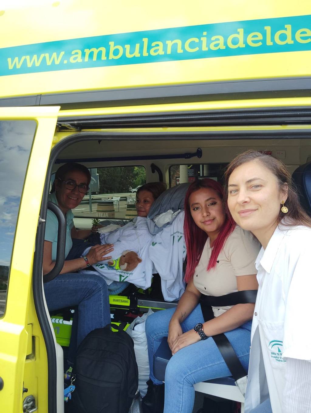 El traslado en ambulancia. - El traslado en ambulancia.