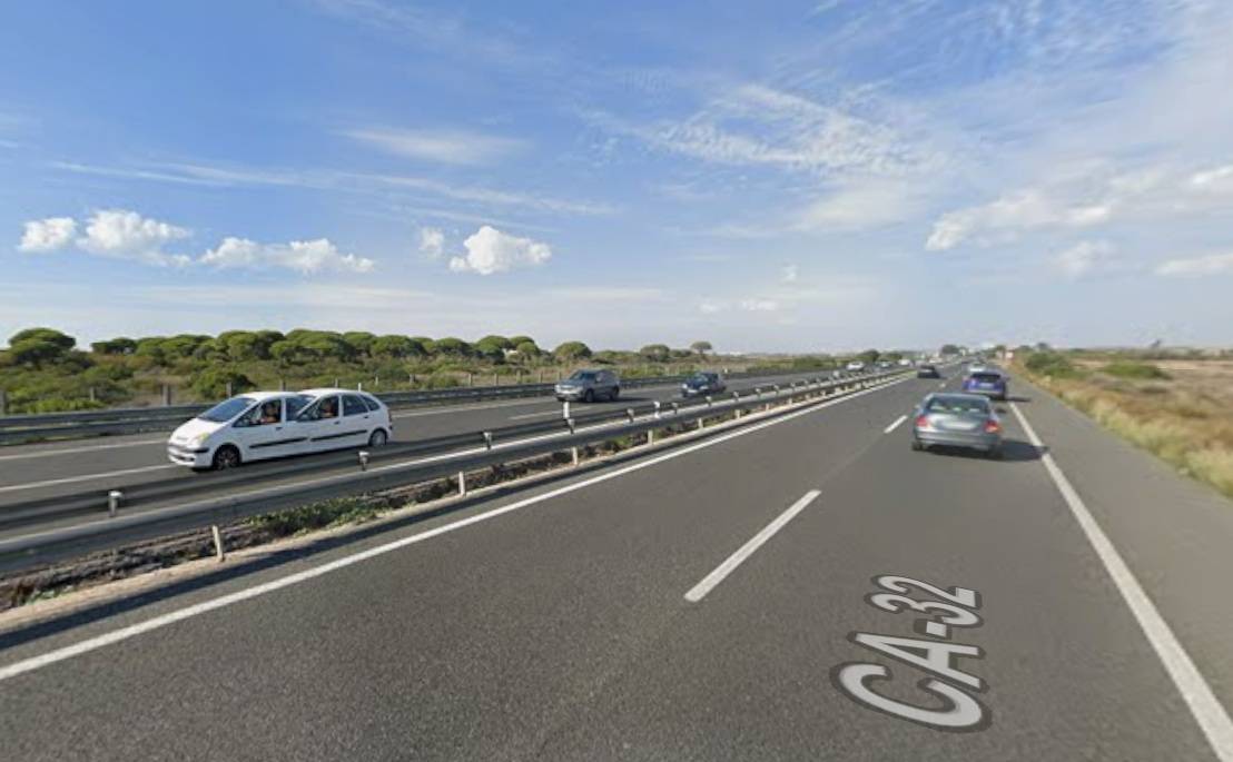 Brutal accidente en Puerto Real: cinco personas acaban en el hospital tras el choque entre dos coches