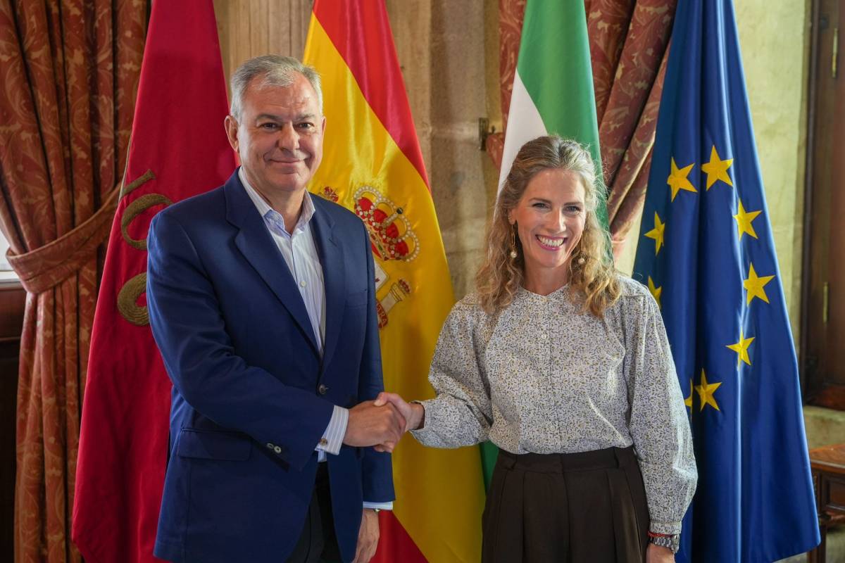 La jerezana Ana Mestre 'debuta' como la segunda autoridad de Andalucía con una visita al Ayuntamiento de Sevilla