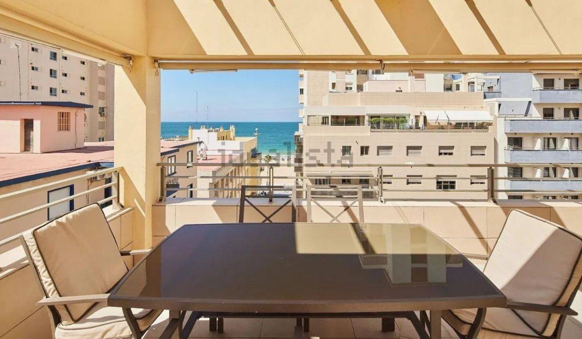 Vistas desde el ático de 790.000 euros en la Avenida en Cádiz. - Vistas desde el ático de 790.000 euros en la Avenida en Cádiz.