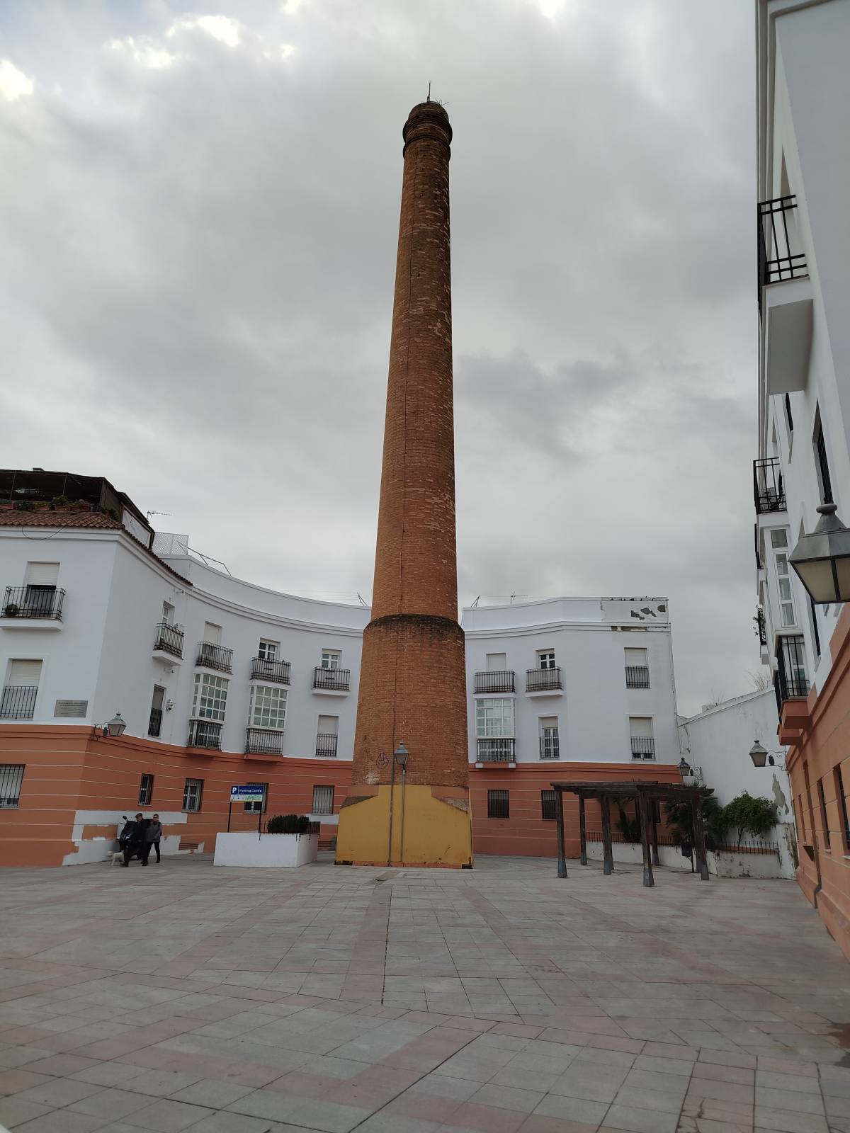 Chimenea en las huertas de Santo Domingo.