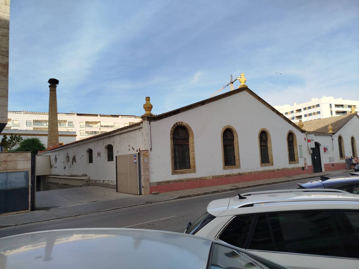  Chimenea del alambique de las Bodegas de Sebastián Guernica