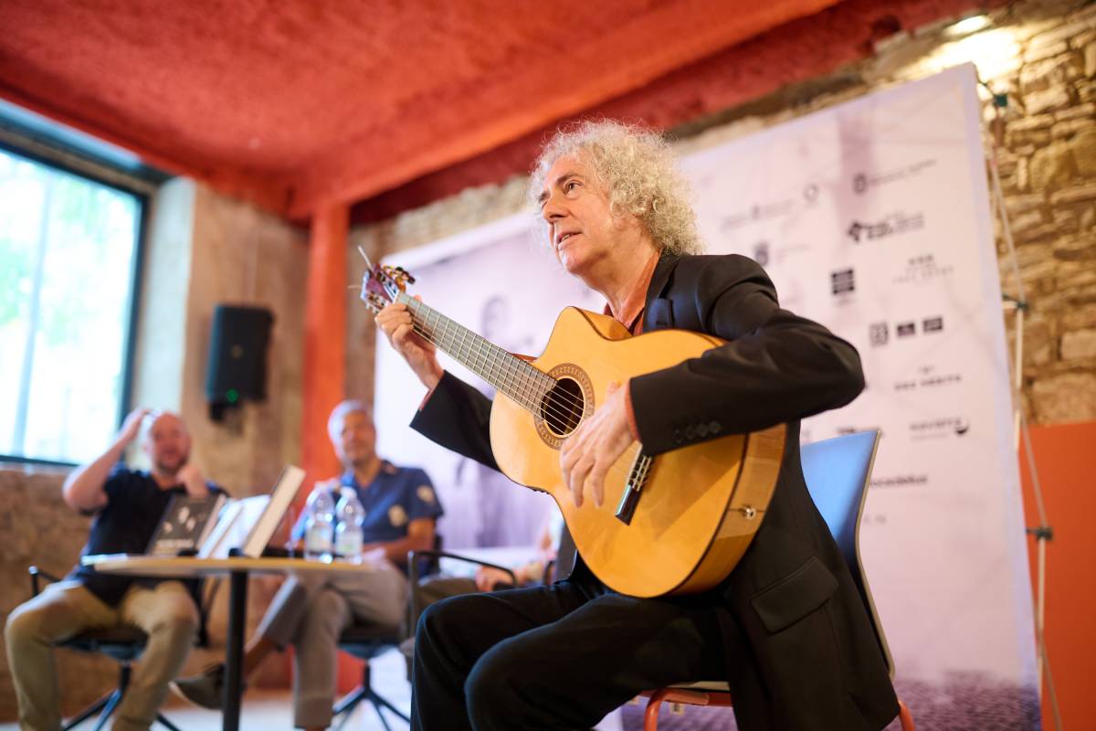 José Manuel Gamboa ilustrando la actividad extramusical de Flamenco On Fire.